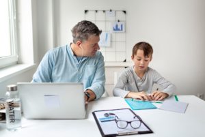 Arbeiten im Homeoffice ist nicht immer leicht. Unsere Kurs gibt Praxistipps und informiert Sie über die Arbeitsstättenverordnung.